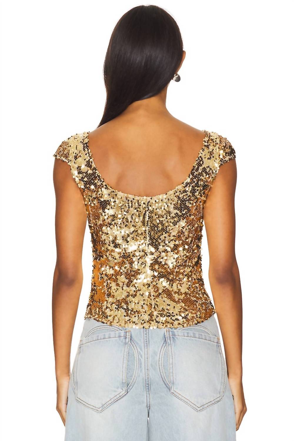 Camiseta color dorado