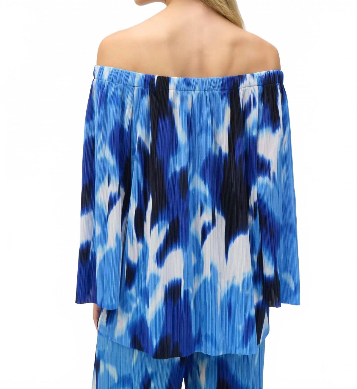 Top con hombros descubiertos color azul
