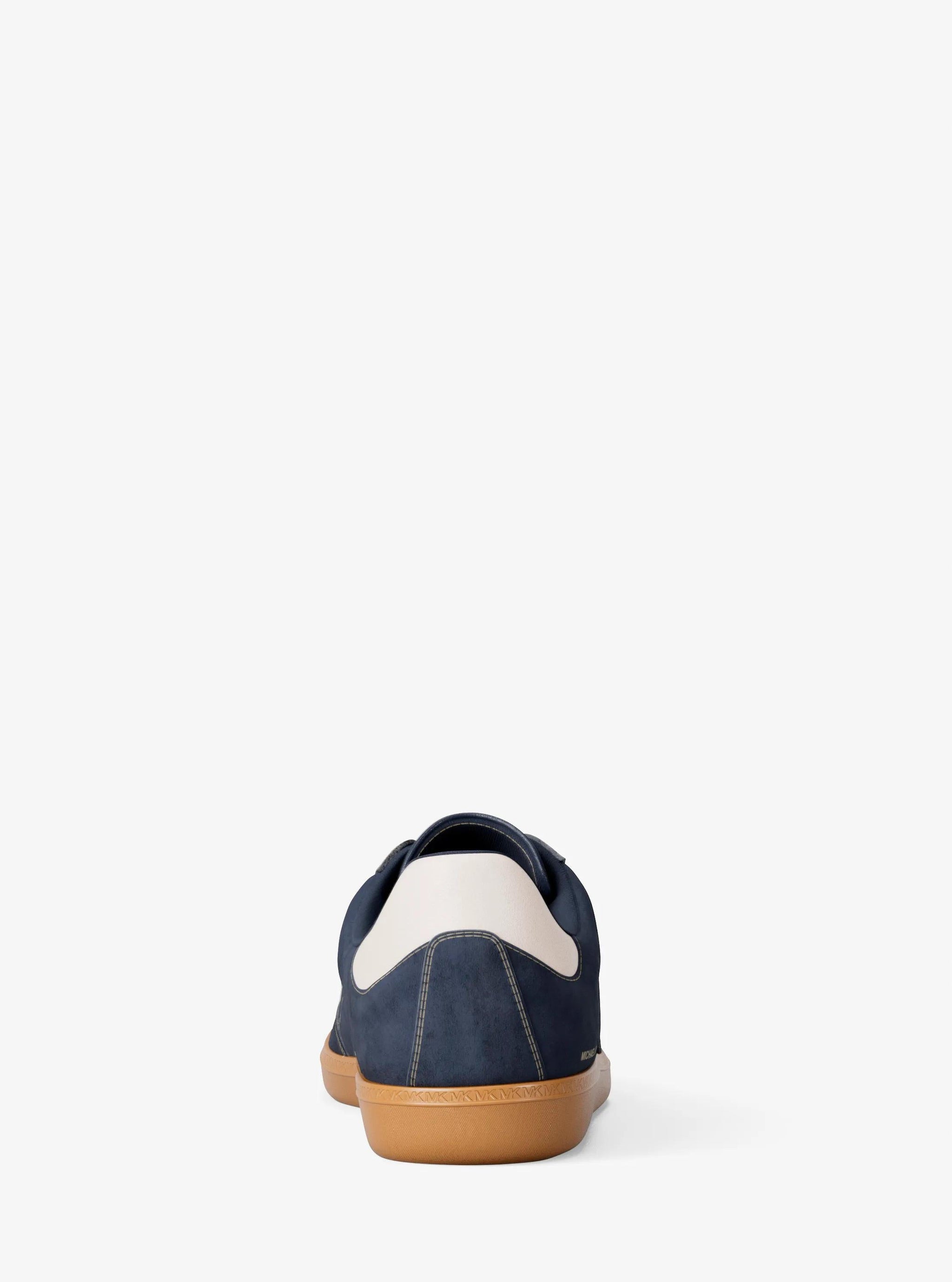 Tenis de gamuza