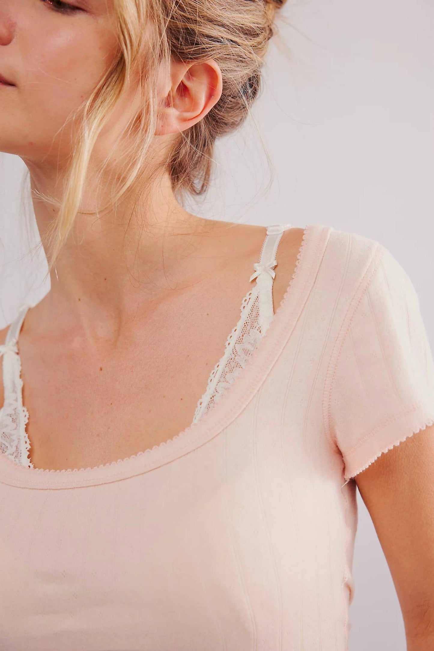 Camiseta para bebé con tejido calado