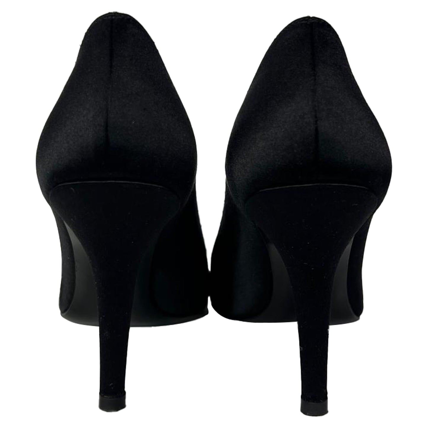 Tacones de satén color negro