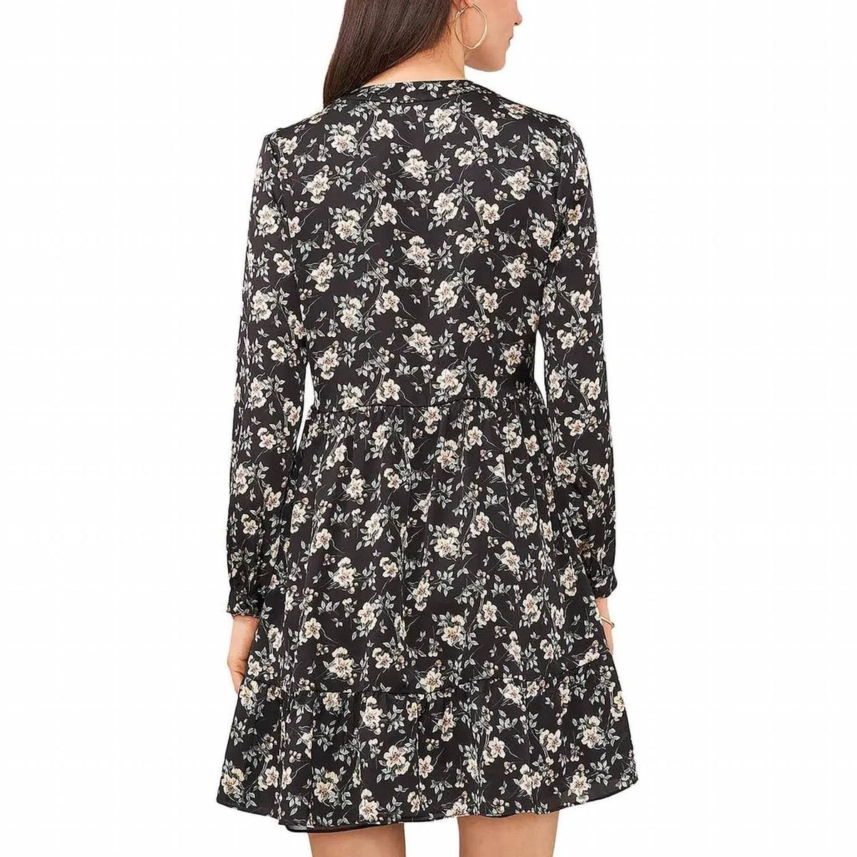 Vestido corto con estampado floral color negro