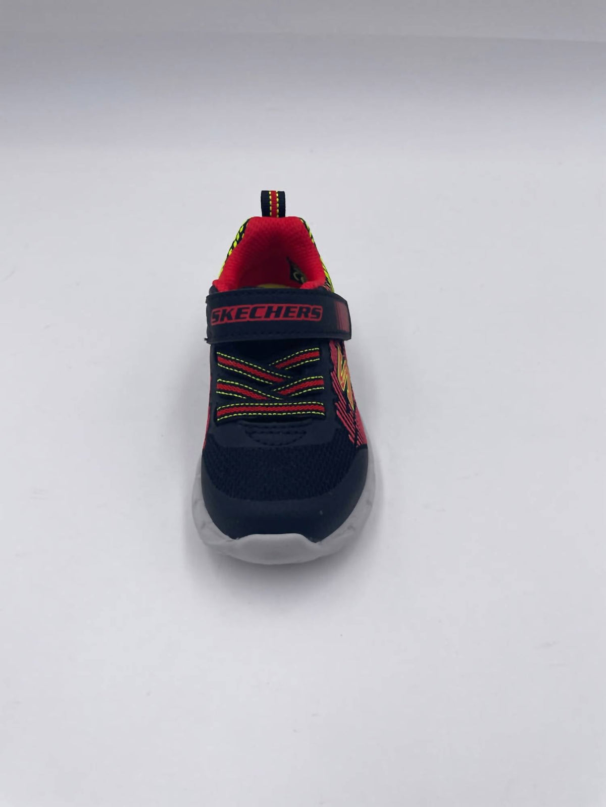 Tenis para niño color negro y rojo
