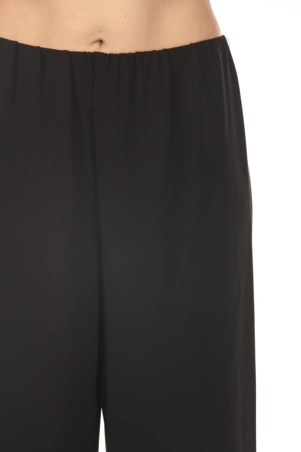 Pantalón de pierna ancha color negro