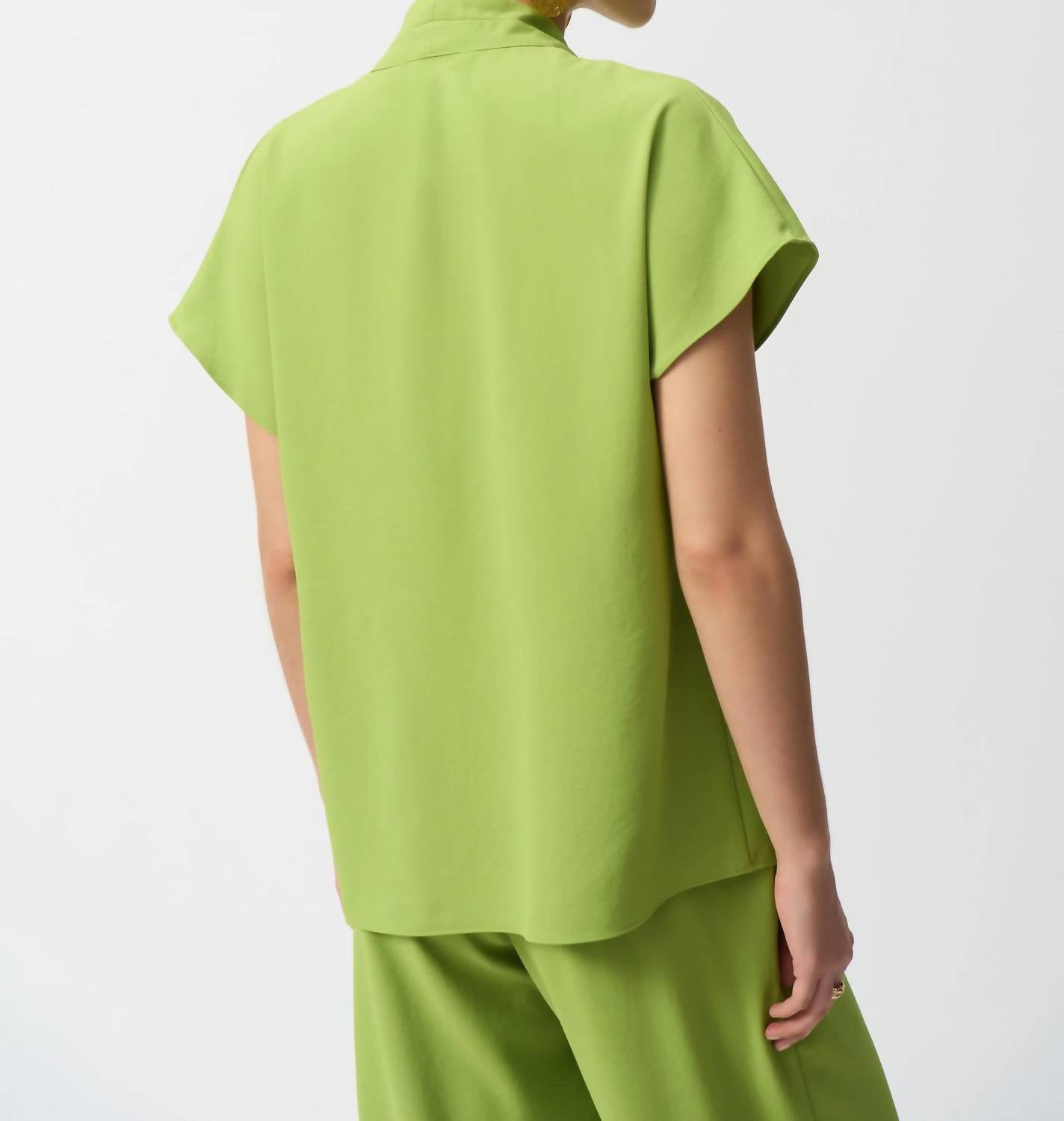Top con cuello en V