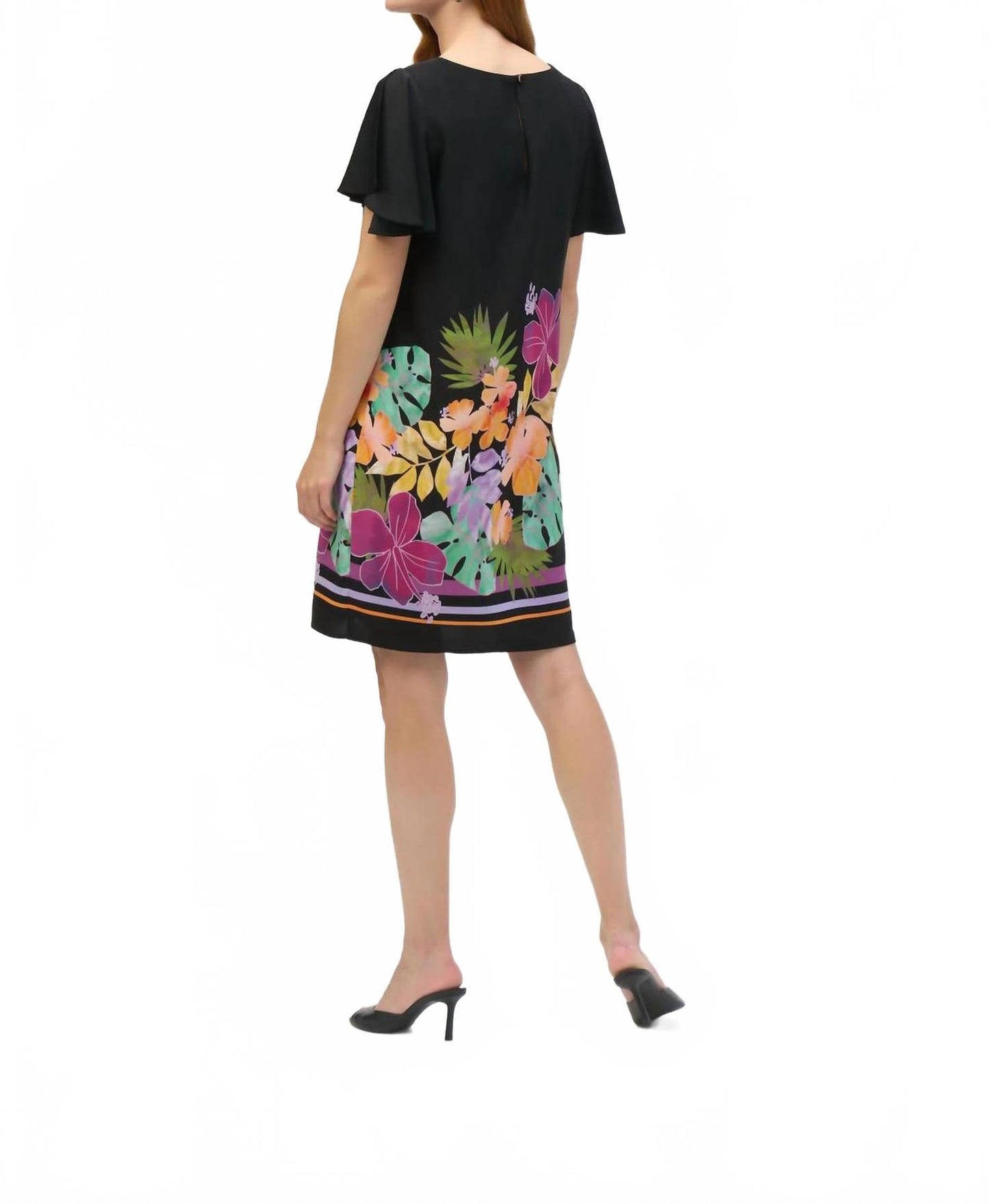 Vestido con cuello en V color negro