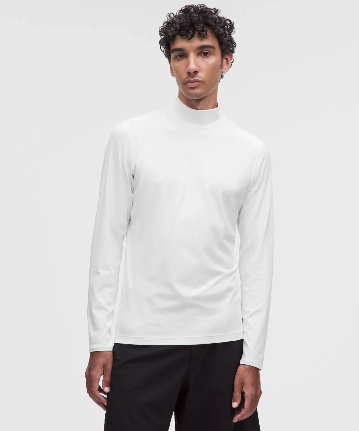 Camiseta deportiva con cuello alto
