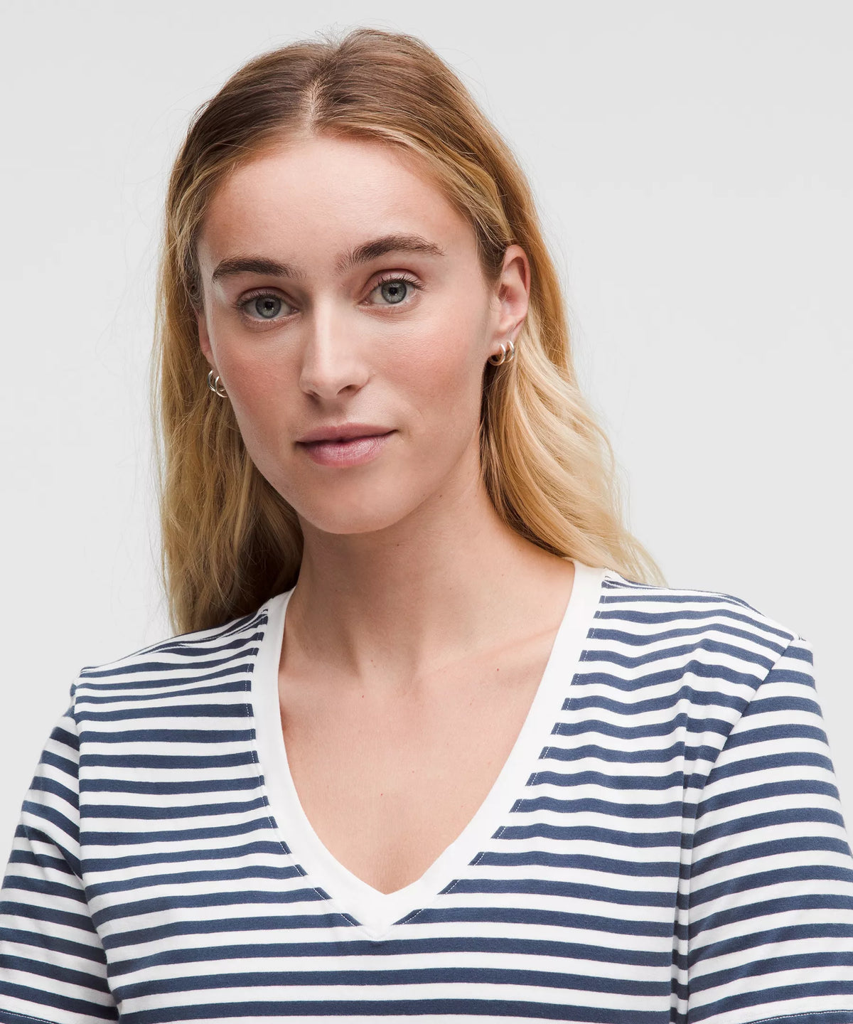 Camiseta con cuello en V