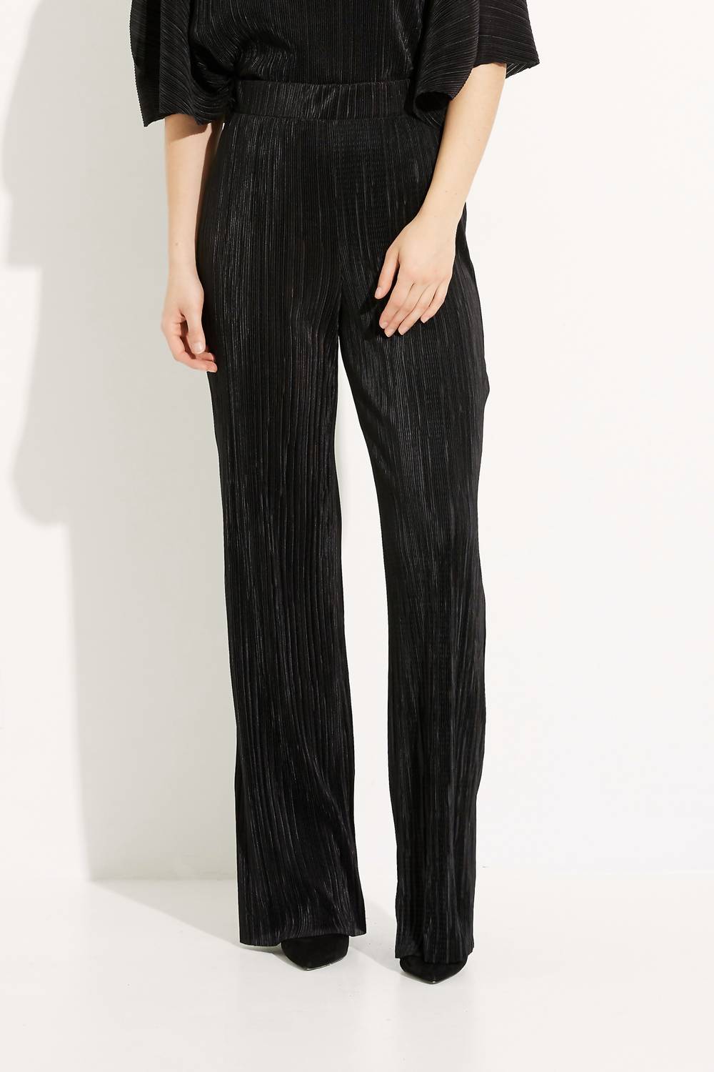 Pantalón de pierna ancha color negro
