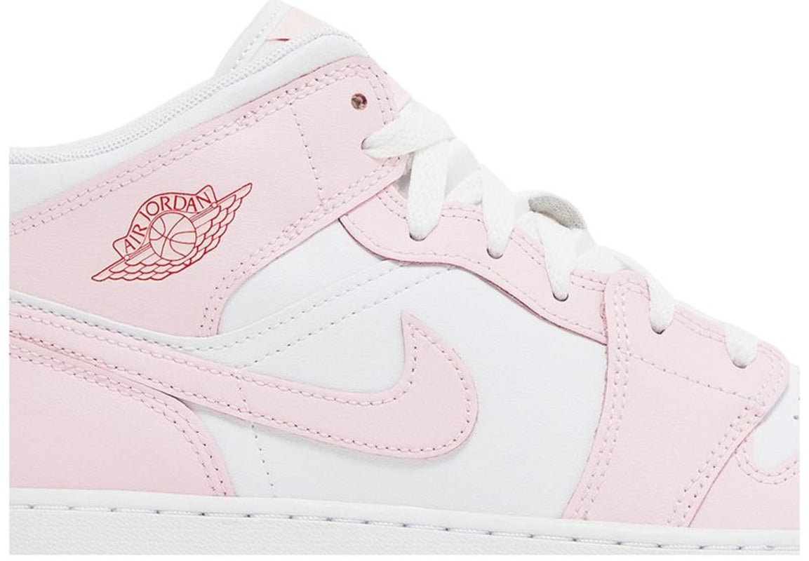 Calzado infantil color rosado y rojo