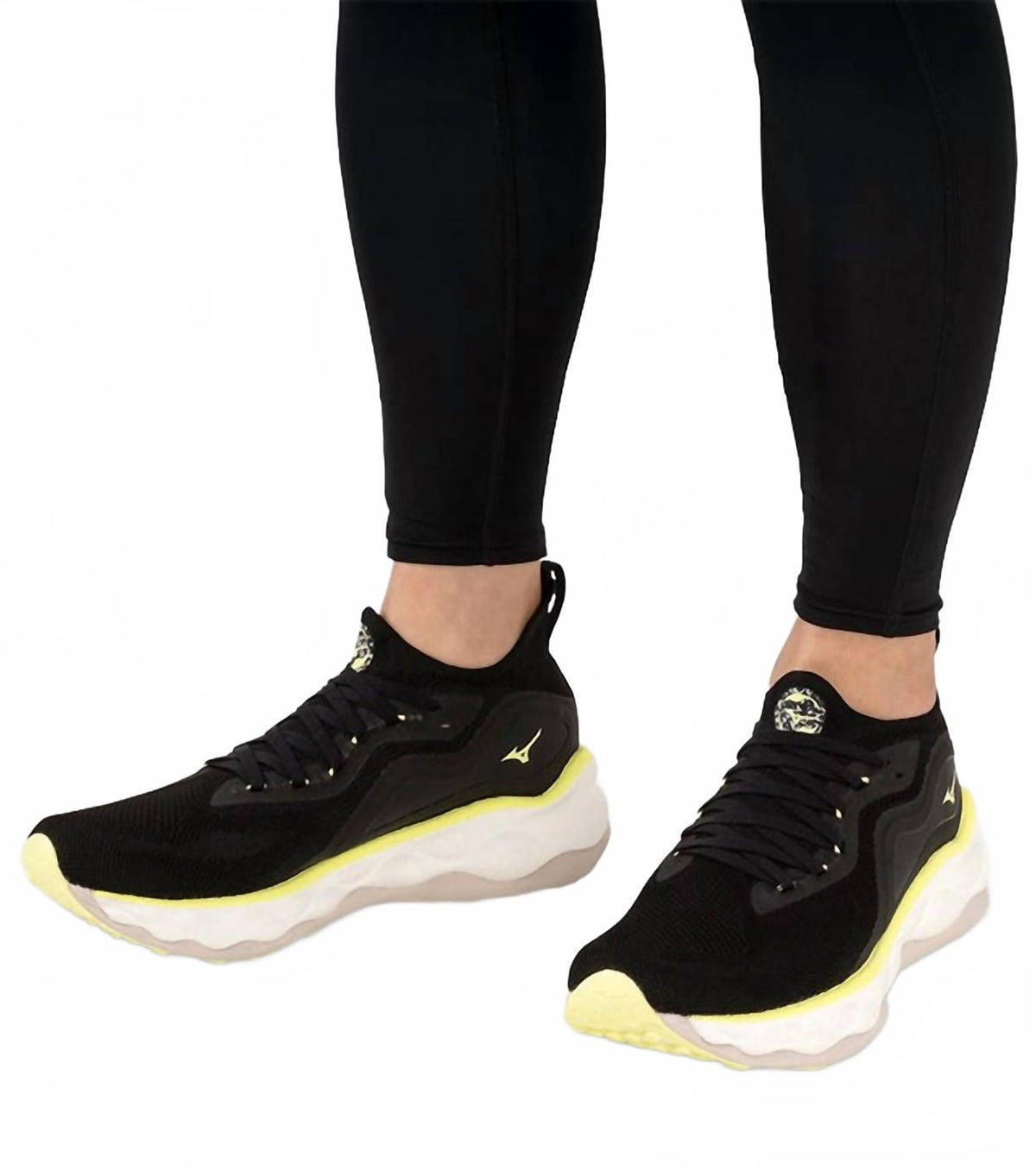 Tenis de mujer color negro y blanco