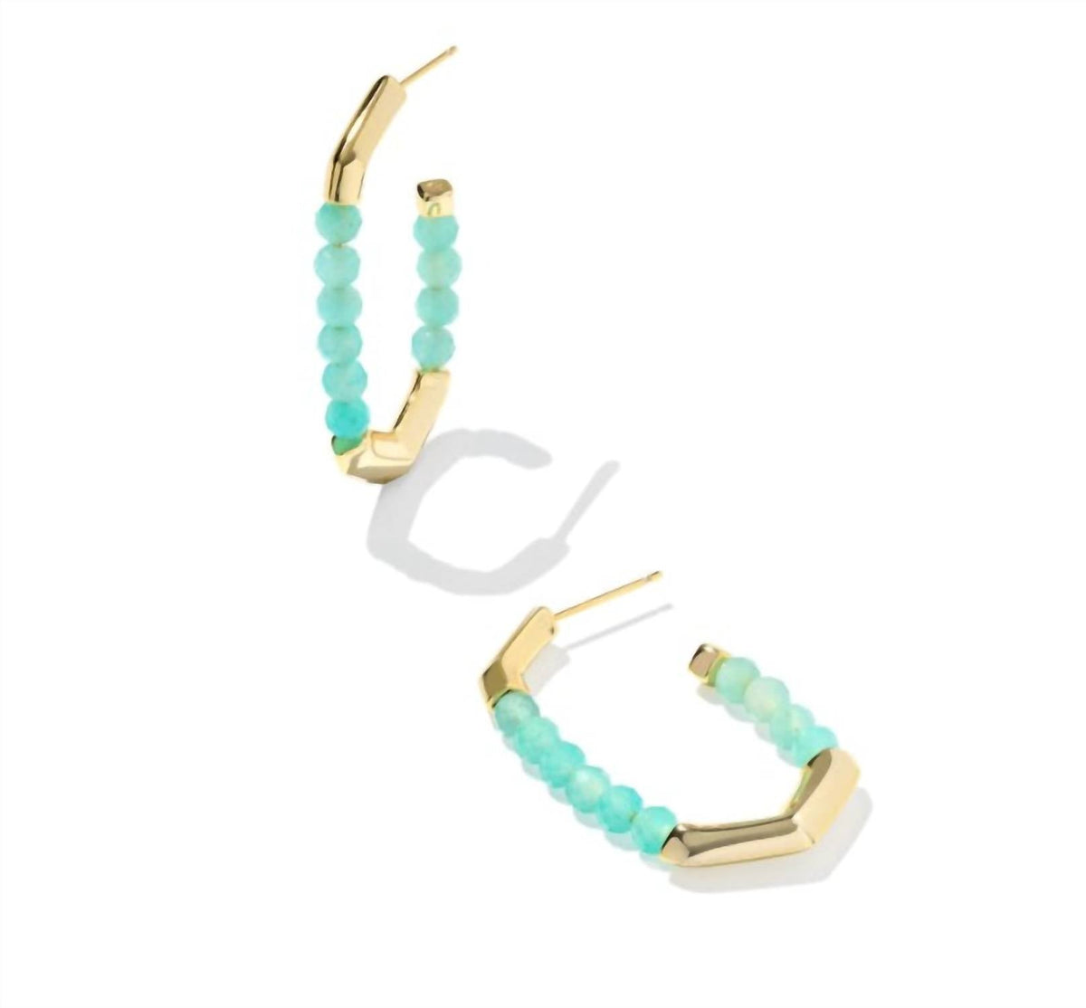 Aretes de mujer color dorado