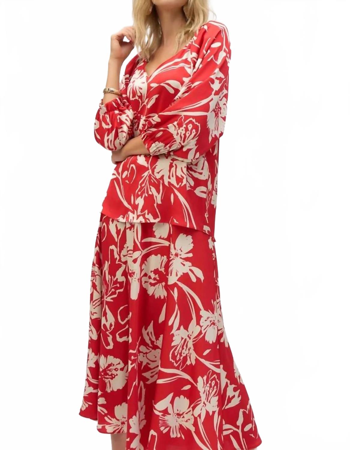 Top de satén con estampado floral color rojo y crema