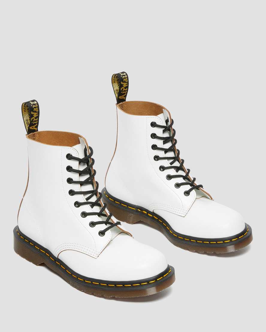 Botas con cordones