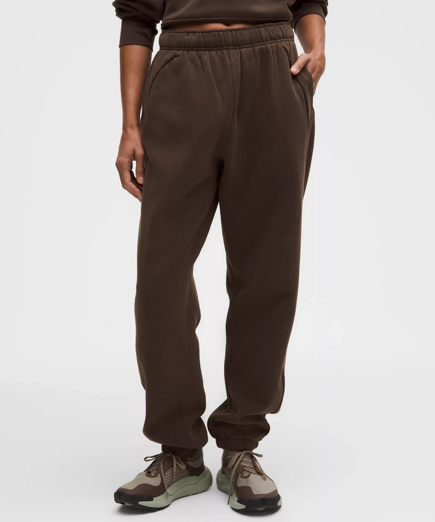 Pantalón deportivo de corte amplio de tiro medio