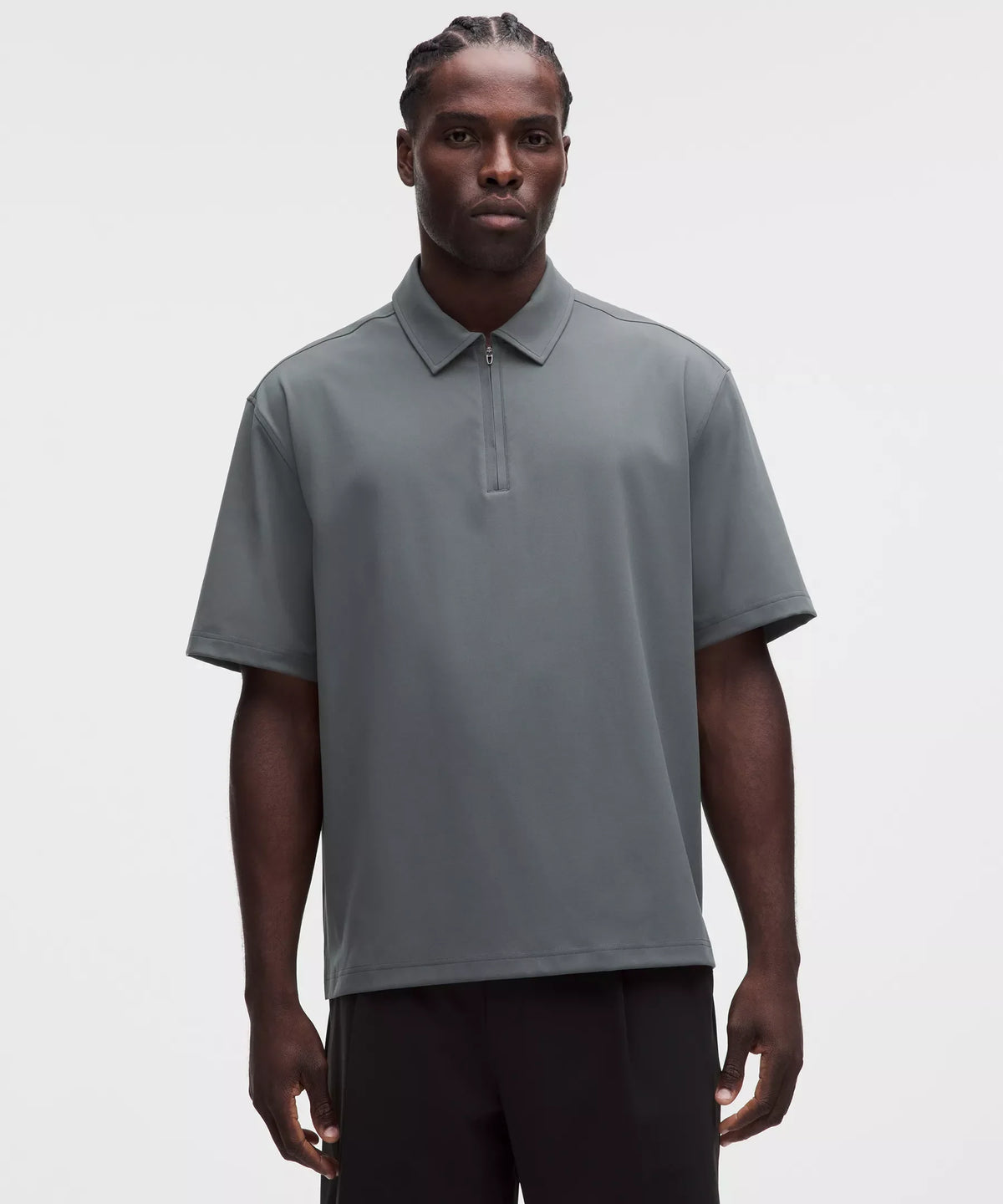 Polo de corte amplio