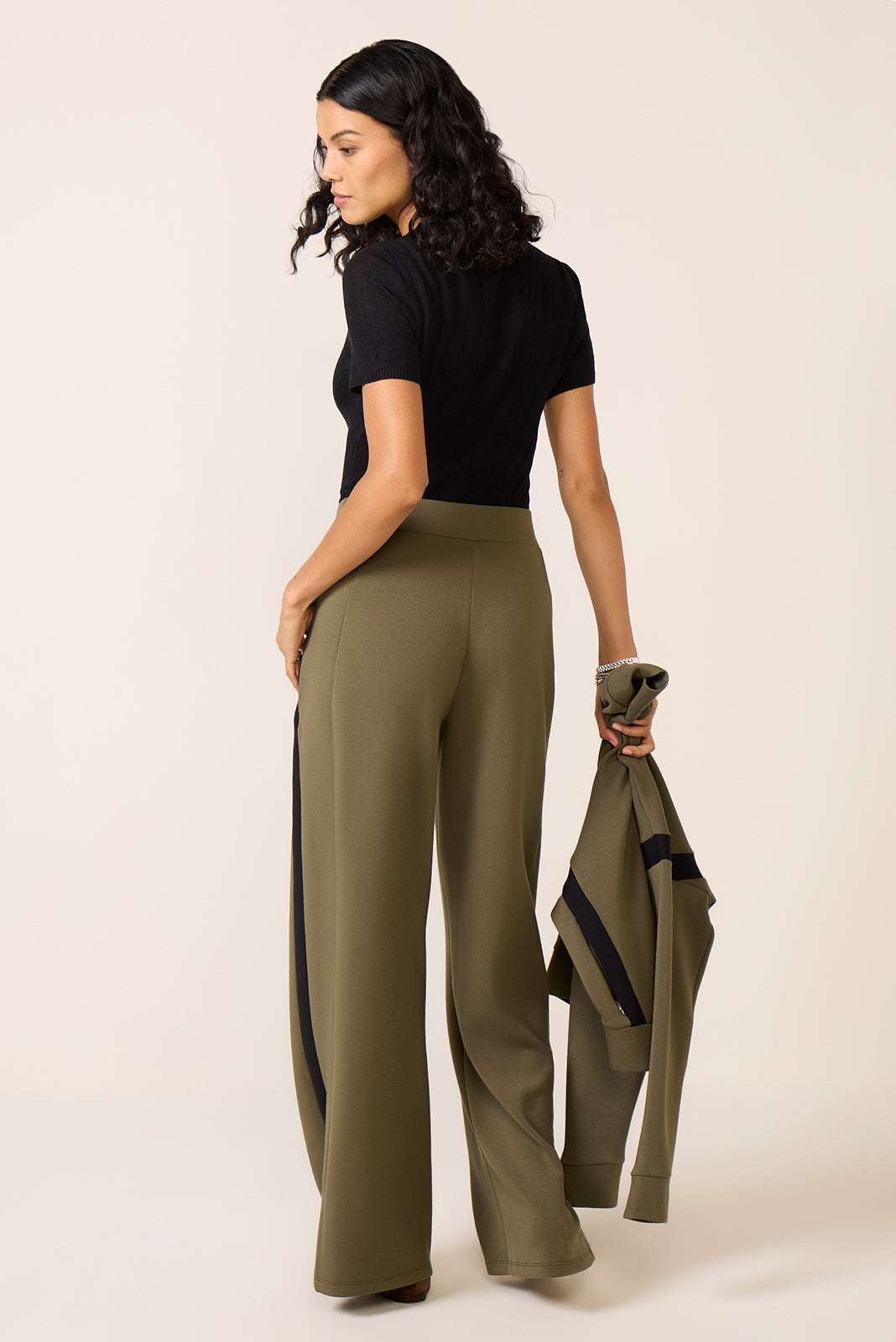 Pantalón deportivo de mujer a rayas