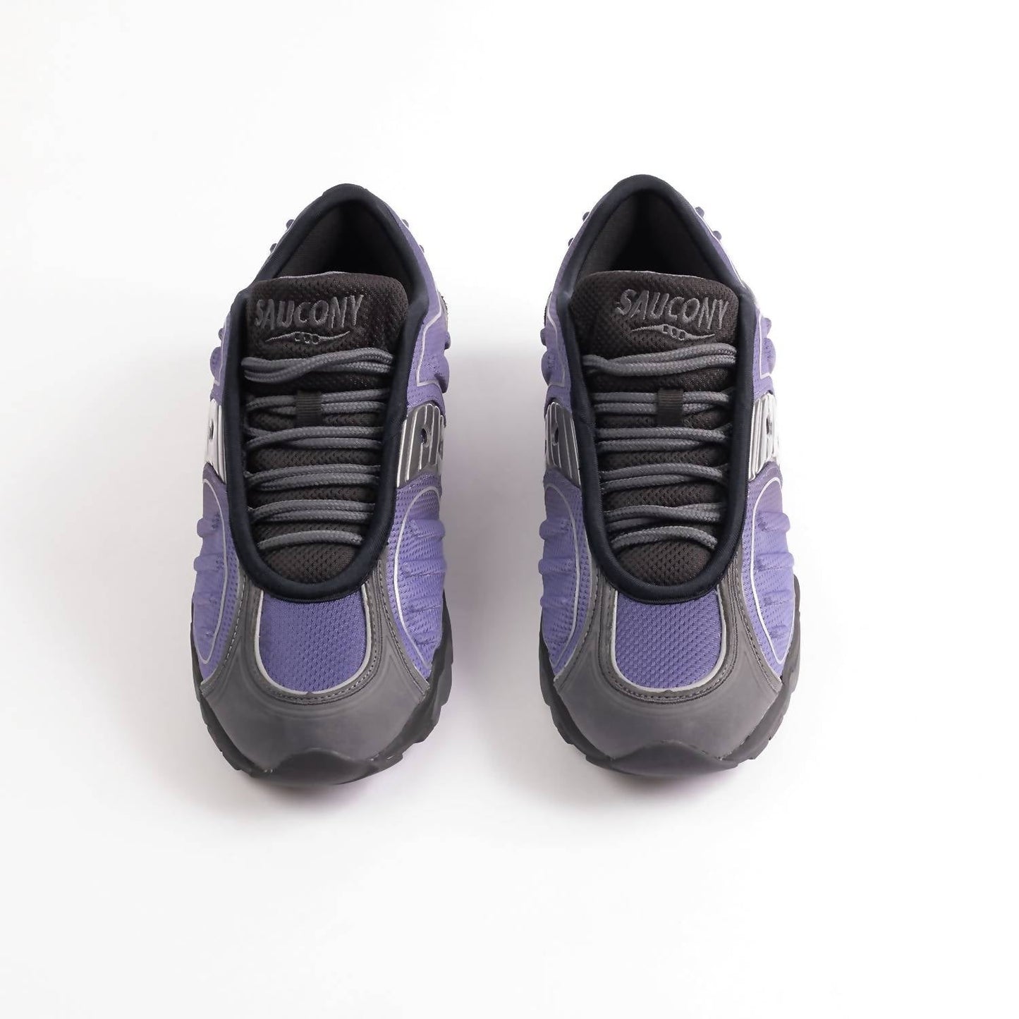 Tenis de hombre color violeta