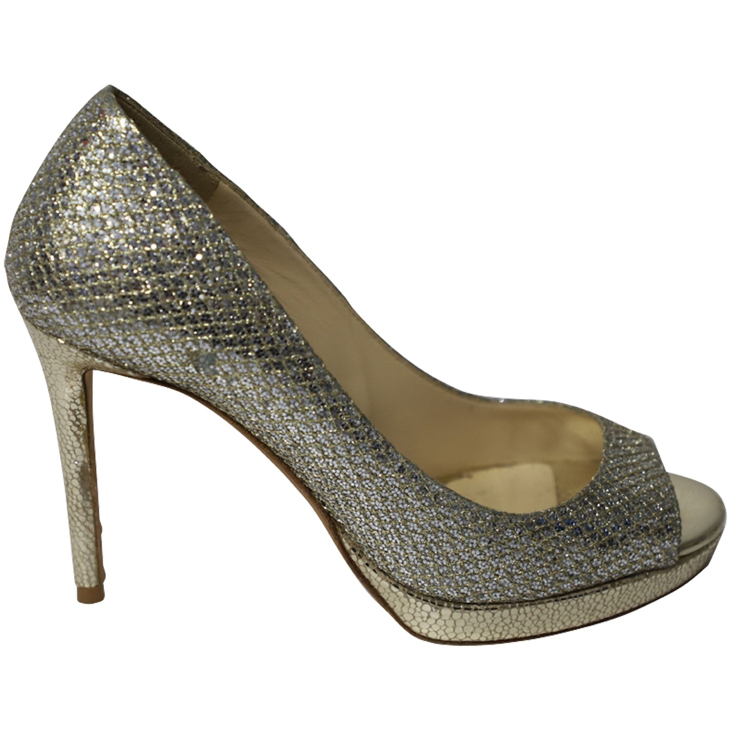 Tacones de cuero color dorado