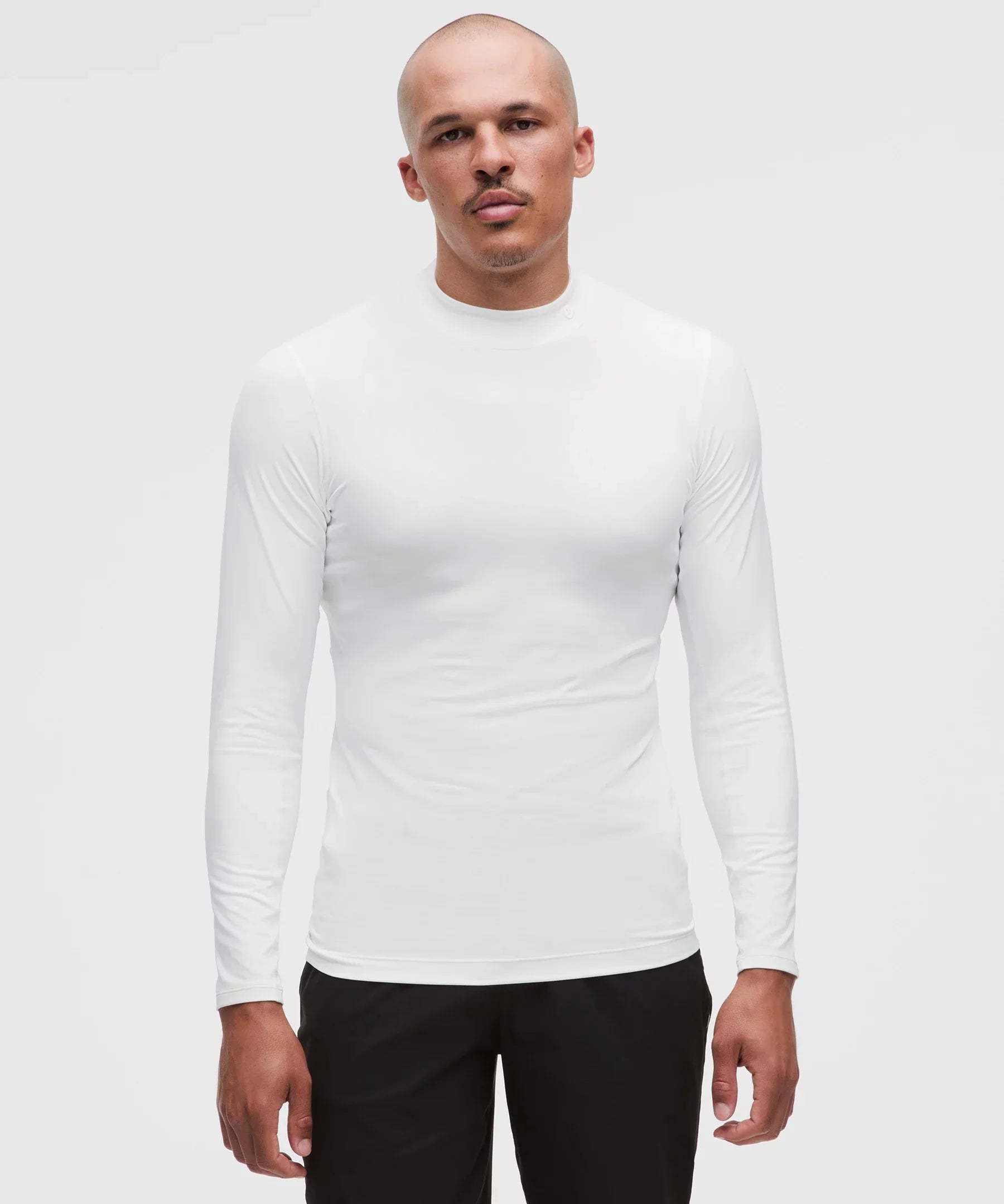 Camiseta deportiva de manga larga con cuello alto