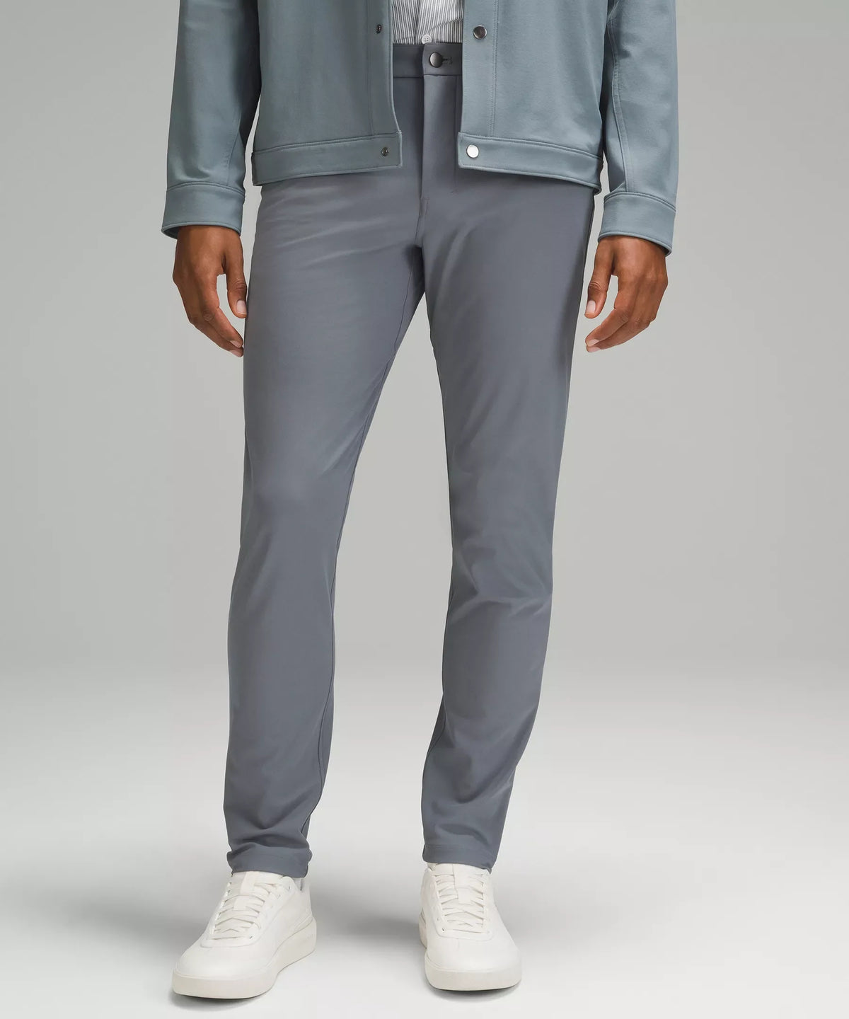Pantalón de corte ajustado