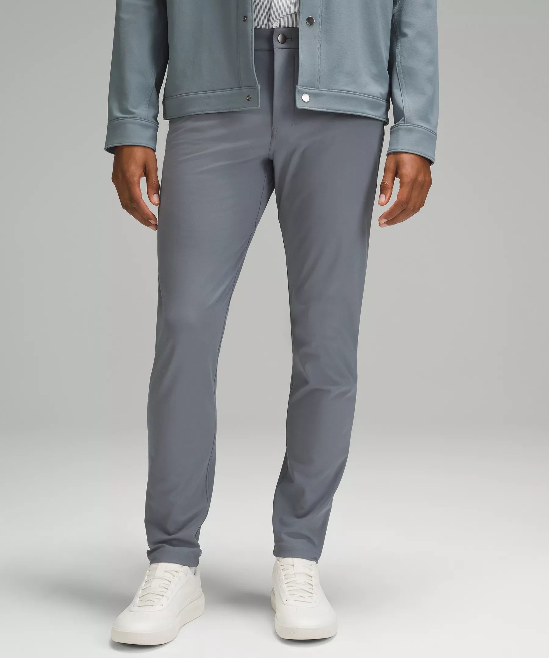 Pantalón de corte ajustado