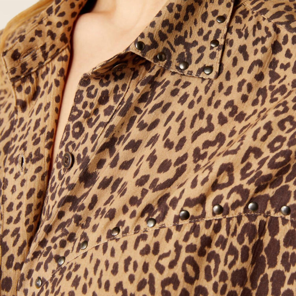 Camisa con estampado animal color café