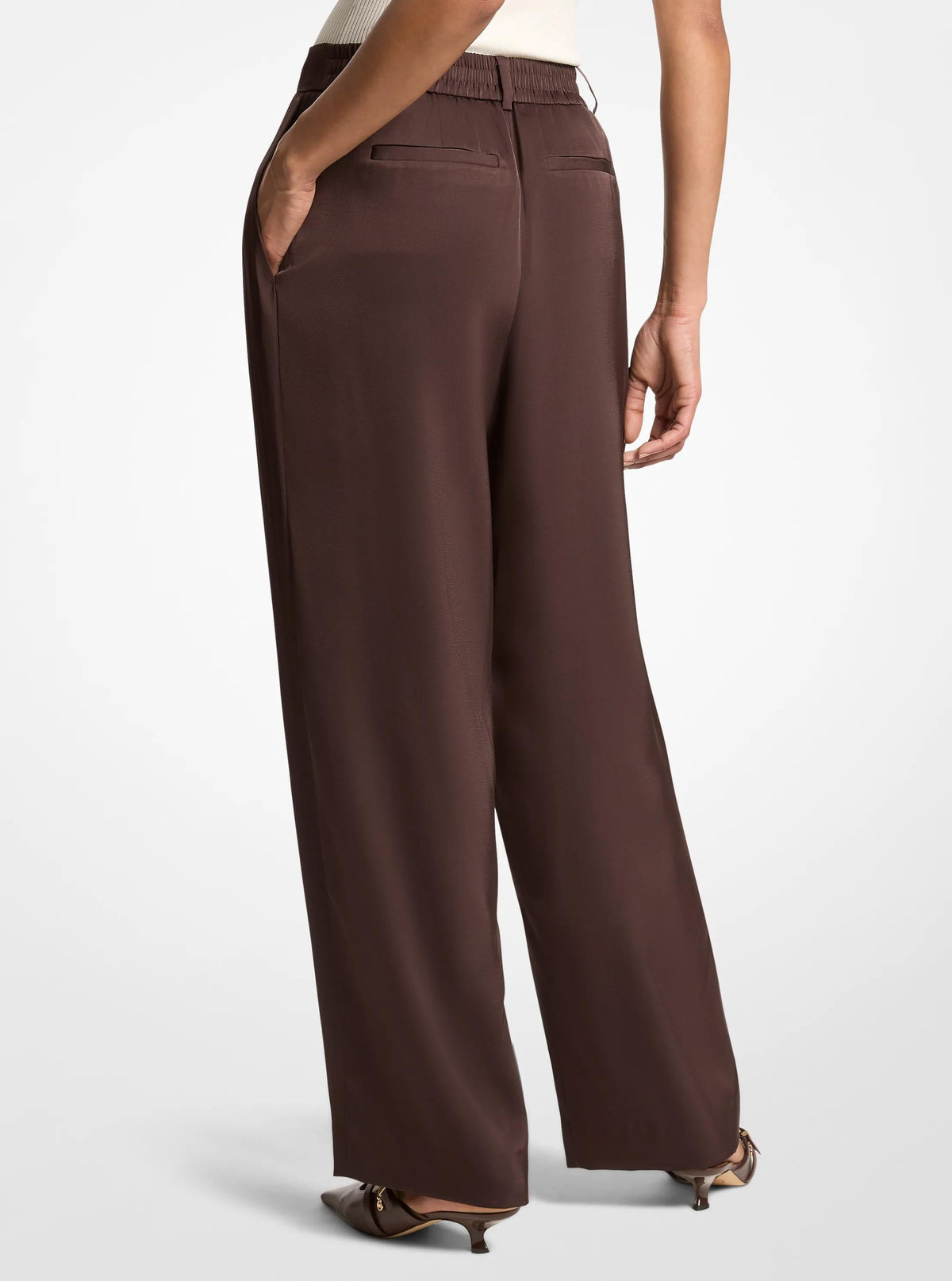 Pantalón de satén con pliegues