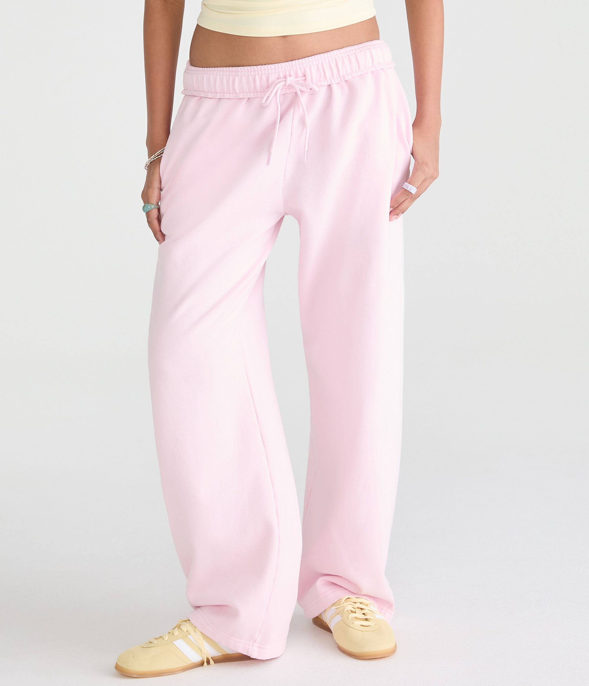 Pantalón deportivo de corte recto de tiro medio