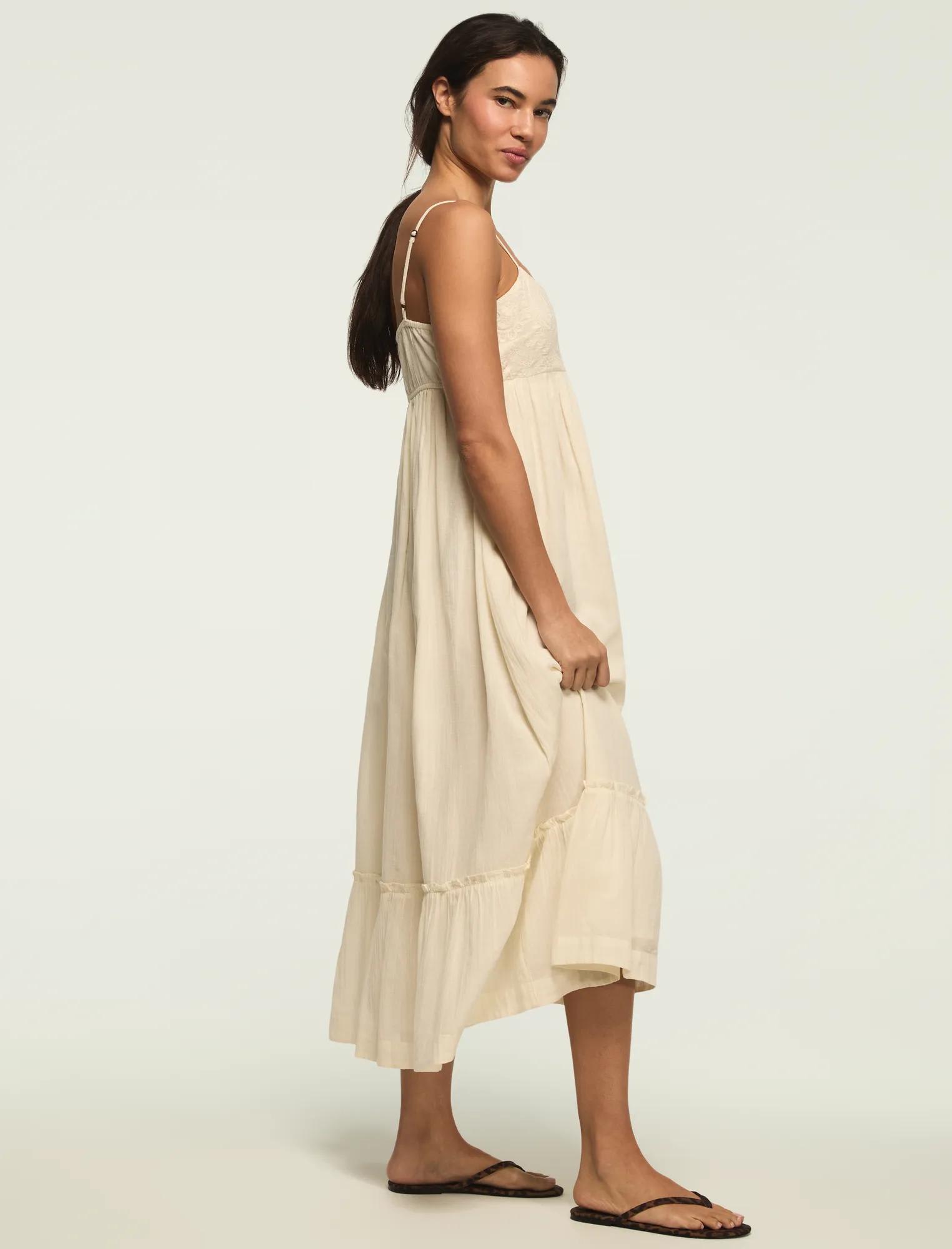 Vestido de mujer midi con bordado