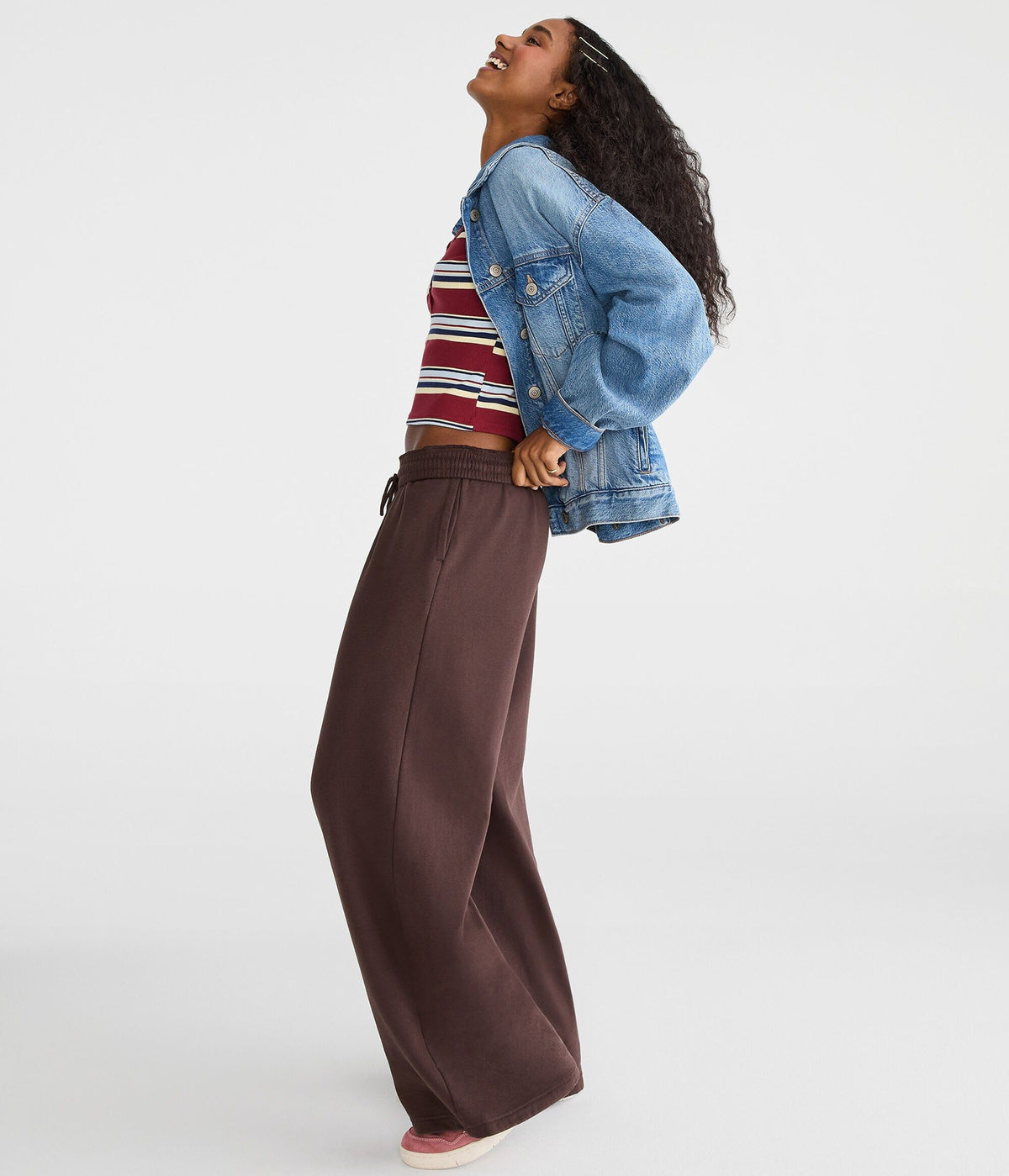 Pantalón deportivo de pierna ancha de tiro medio