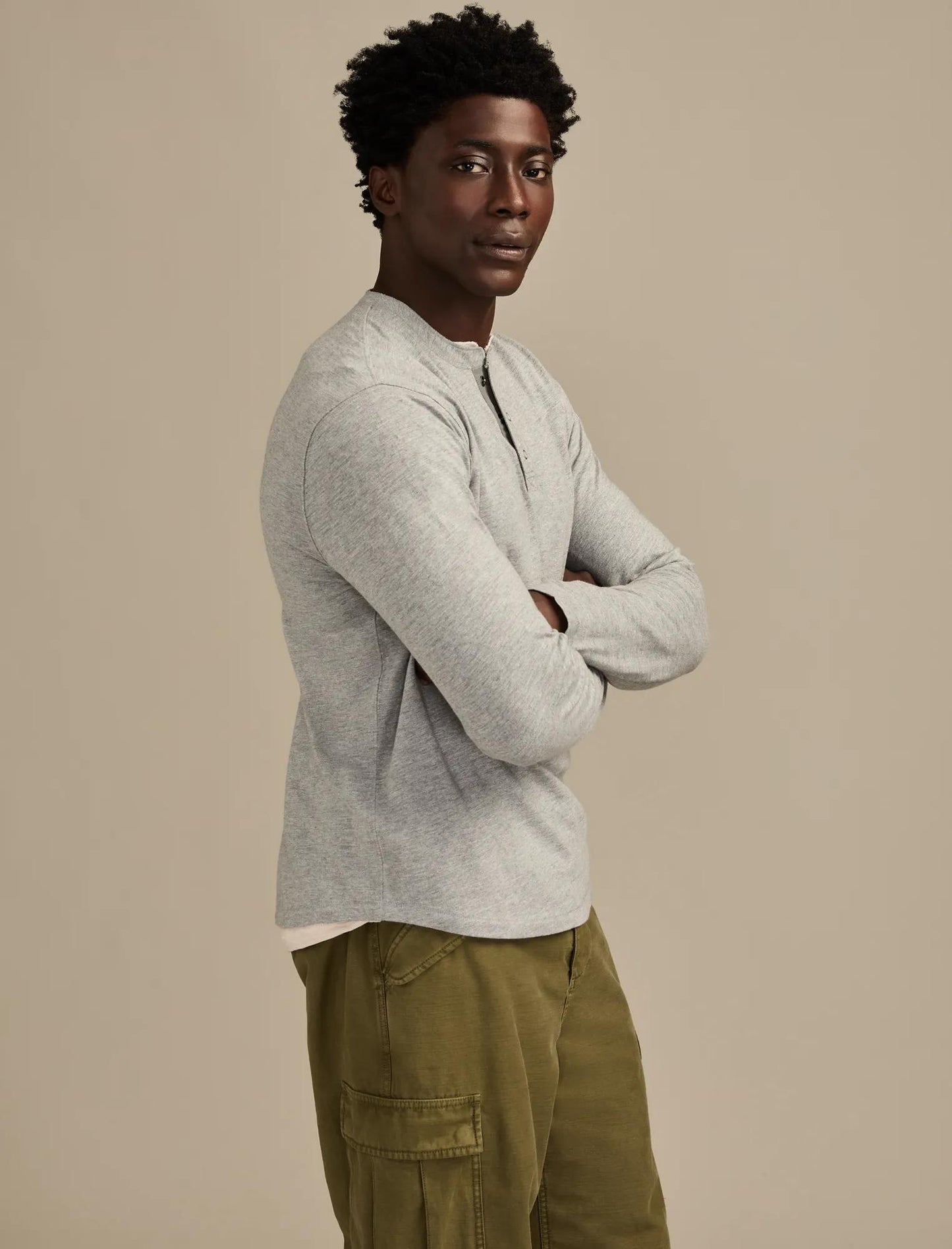 Camiseta con botones de hombre