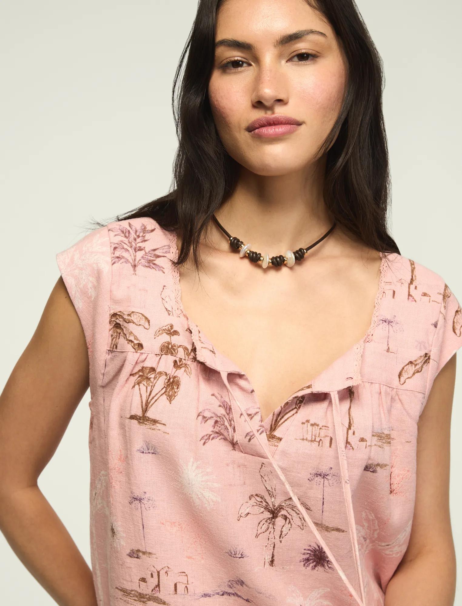 Blusa de mujer con escote cuadrado