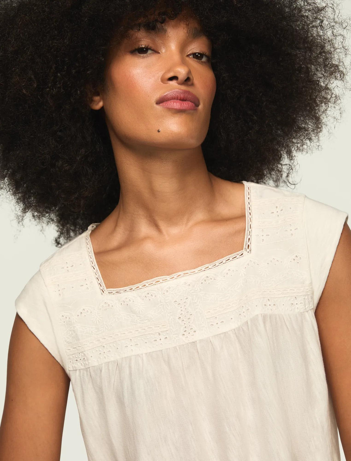 Camiseta sin mangas de mujer con escote cuadrado
