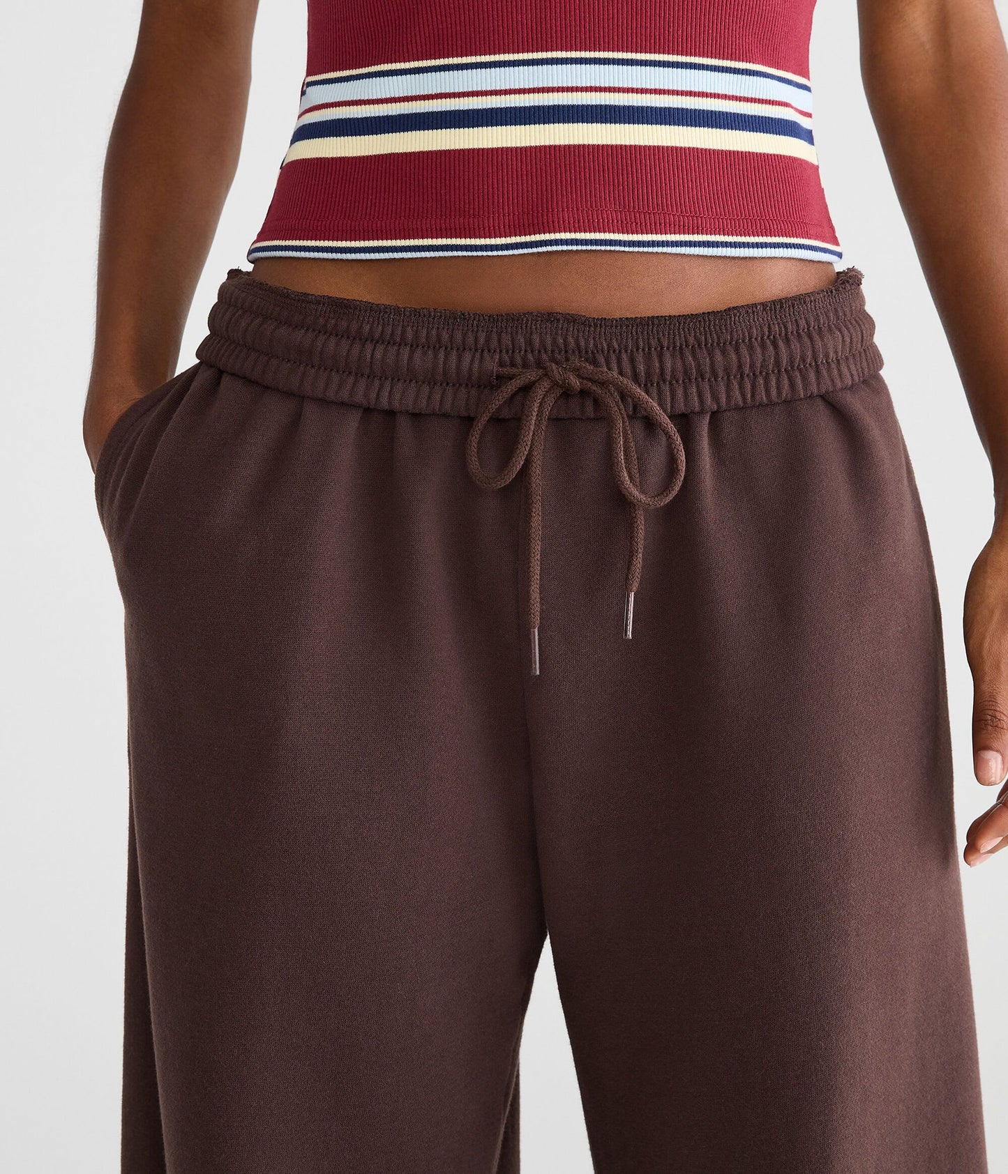 Pantalón deportivo de pierna ancha de tiro medio