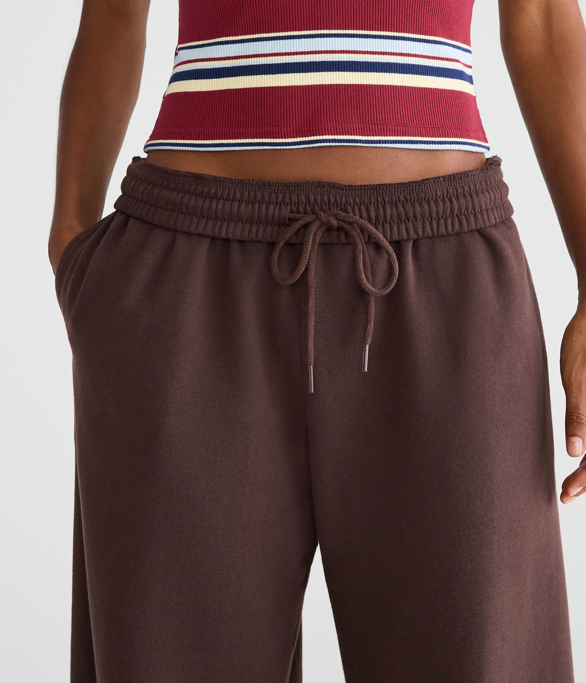 Pantalón deportivo de pierna ancha de tiro medio