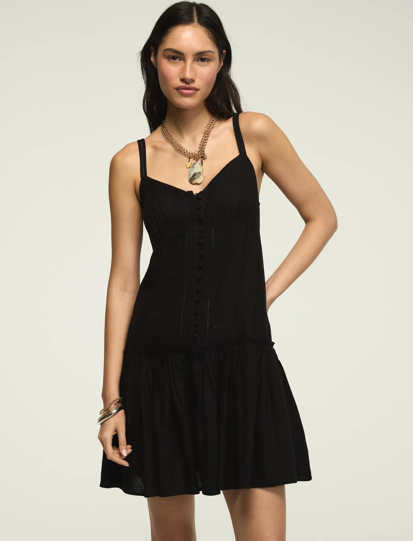 Vestido de mujer corto con bordado