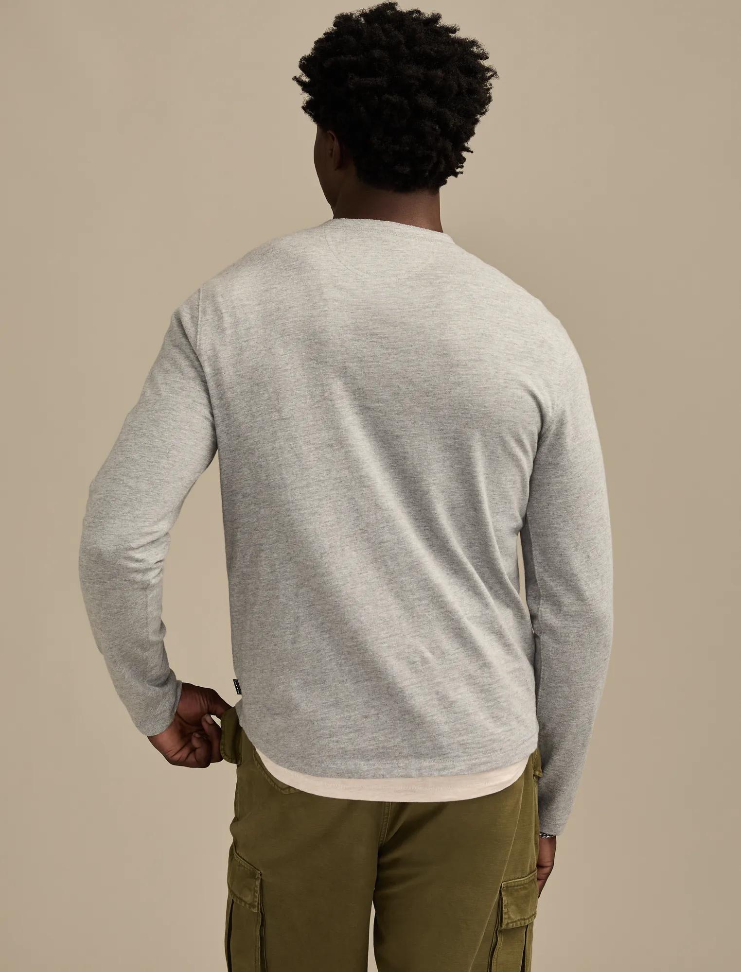 Camiseta con botones de hombre