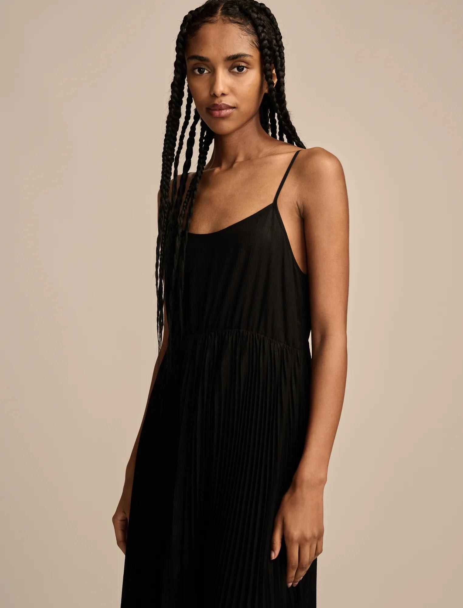 Vestido de mujer midi con pliegues