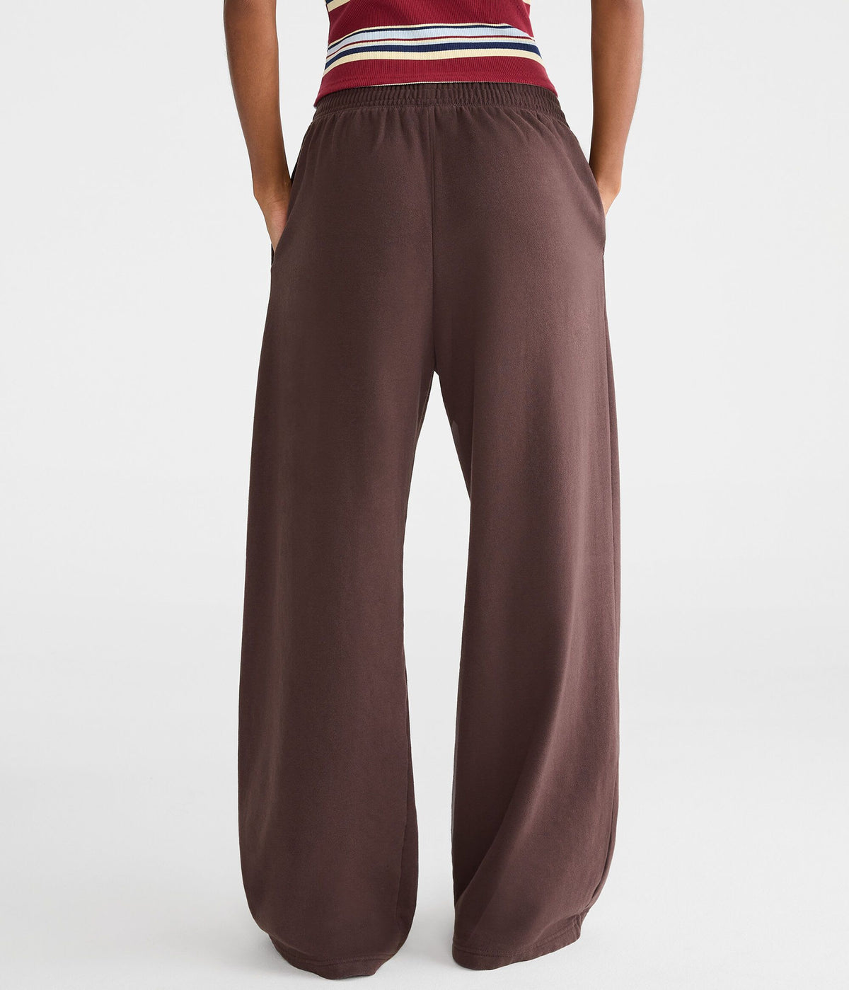 Pantalón deportivo de pierna ancha de tiro medio