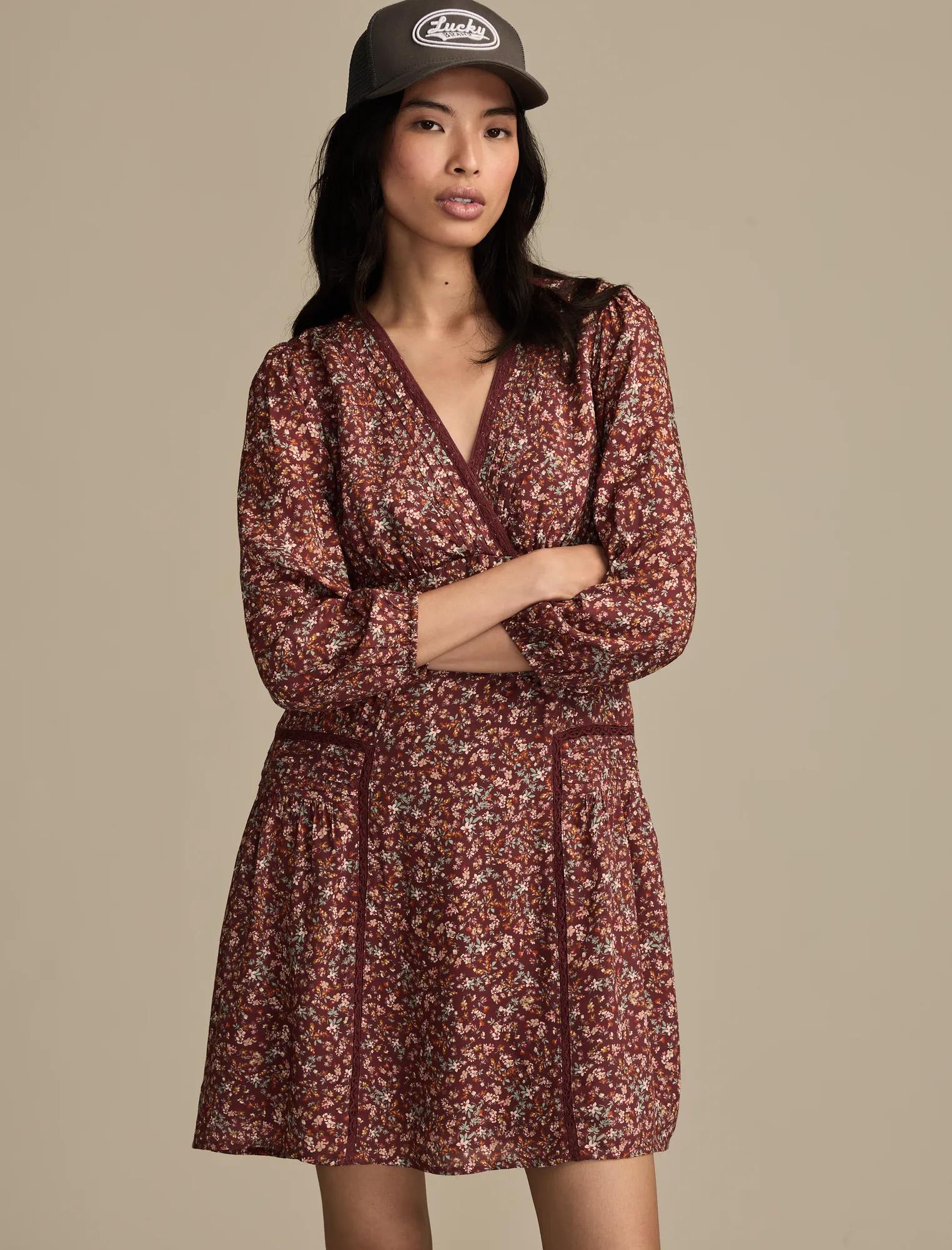 Vestido de mujer corto con cuello en V