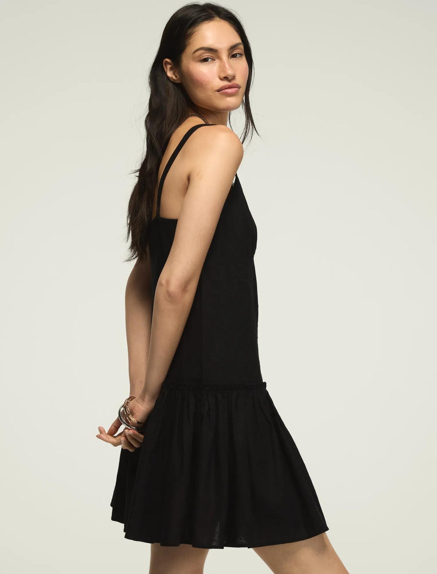 Vestido de mujer corto con bordado