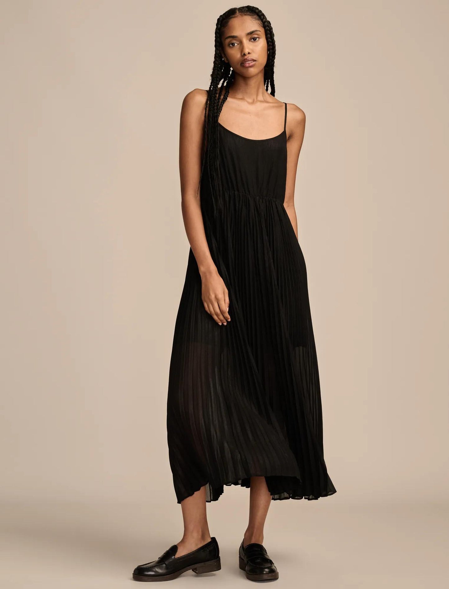 Vestido de mujer midi con pliegues
